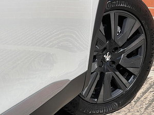 Peugeot E-2008 thumbnail