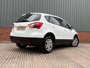 Suzuki SX4 S-Cross thumbnail
