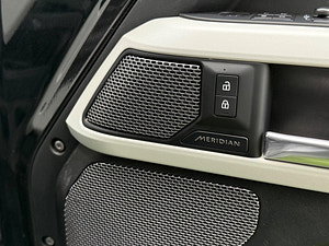 Land Rover DEFENDER 110 thumbnail