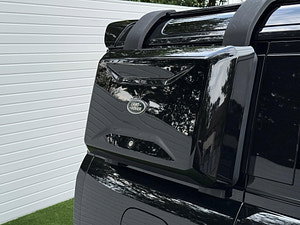 Land Rover DEFENDER 110 thumbnail
