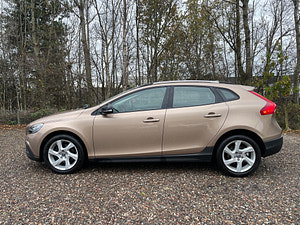 Volvo V40 Cross Country thumbnail