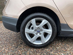 Volvo V40 Cross Country thumbnail