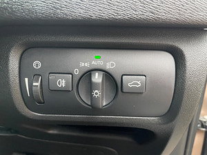 Volvo V40 Cross Country thumbnail