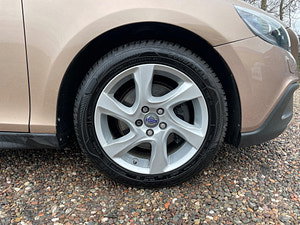 Volvo V40 Cross Country thumbnail