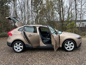 Volvo V40 Cross Country thumbnail