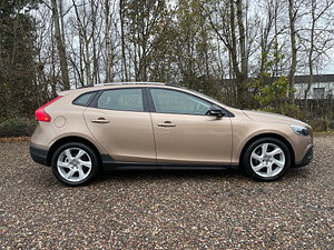 Volvo V40 Cross Country thumbnail