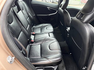 Volvo V40 Cross Country thumbnail
