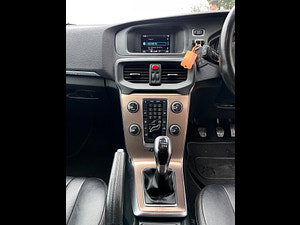 Volvo V40 Cross Country thumbnail