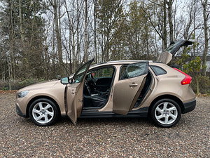 Volvo V40 Cross Country thumbnail