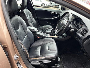 Volvo V40 Cross Country thumbnail