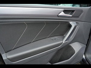 Volkswagen Tiguan thumbnail
