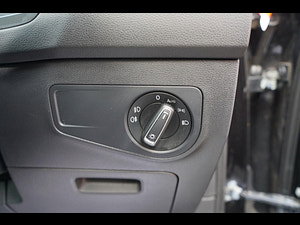 Volkswagen Tiguan thumbnail