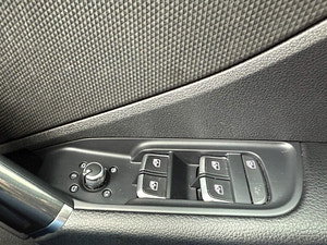 Audi Q2 automatic thumbnail