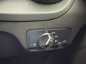 Audi Q2 automatic thumbnail