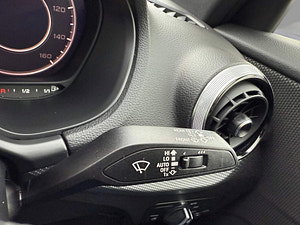 Audi Q2 automatic thumbnail