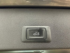 Audi Q2 automatic thumbnail