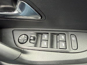 Peugeot 2008 thumbnail