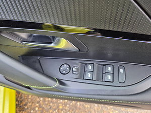 Peugeot 208 thumbnail