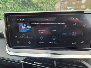 Peugeot 208 thumbnail