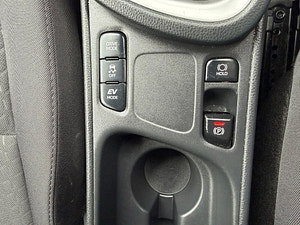 Toyota Yaris cross automatic thumbnail