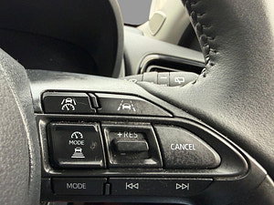 Toyota Yaris cross automatic thumbnail