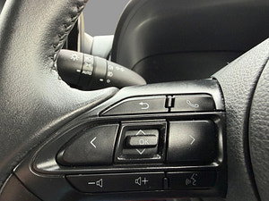 Toyota Yaris cross automatic thumbnail