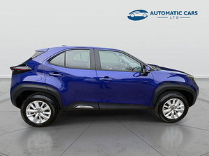Toyota Yaris cross automatic thumbnail