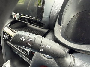 Toyota Yaris cross automatic thumbnail