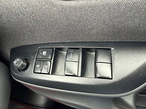Toyota Yaris cross automatic thumbnail