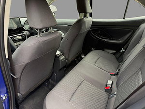 Toyota Yaris cross automatic thumbnail