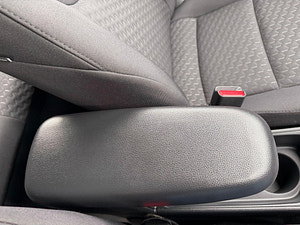 Toyota Yaris cross automatic thumbnail