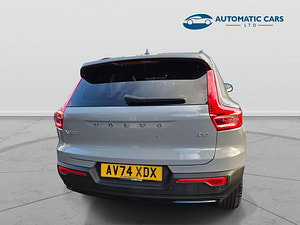 Volvo XC40 thumbnail
