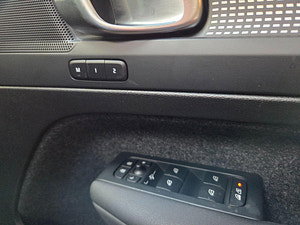 Volvo XC40 thumbnail