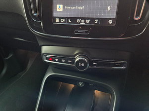 Volvo XC40 thumbnail