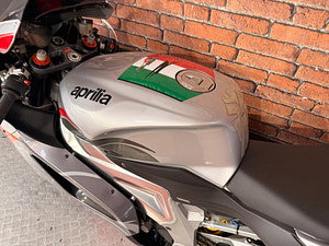Aprilia Rsv 1000 thumbnail