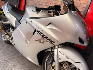 Honda CBR1100XX Super Blackbird thumbnail