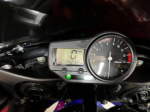 Yamaha R1 thumbnail