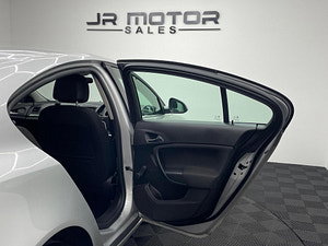 Vauxhall Insignia thumbnail