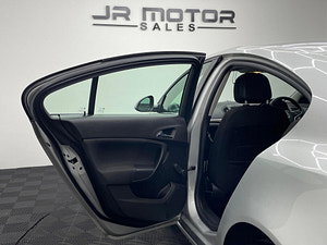 Vauxhall Insignia thumbnail