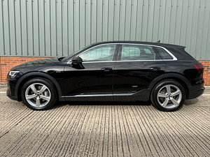 Audi E-tron thumbnail