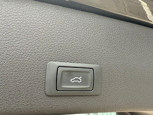 Audi E-tron thumbnail