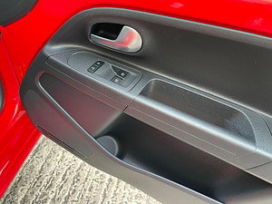 Volkswagen up! thumbnail