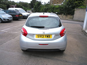 Peugeot 208 thumbnail