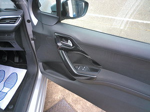Peugeot 208 thumbnail