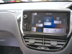 Peugeot 208 thumbnail