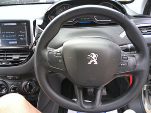 Peugeot 208 thumbnail