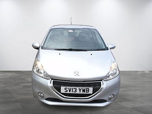 Peugeot 208 thumbnail