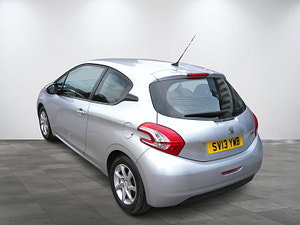 Peugeot 208 thumbnail