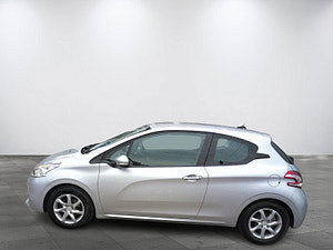Peugeot 208 thumbnail