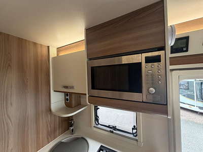 Swift Champagne 604 photo